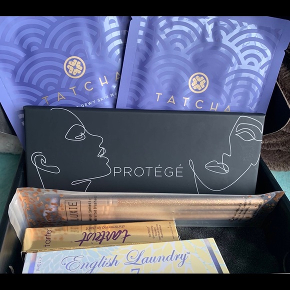 BoxyCharm Box - Picture 1 of 8